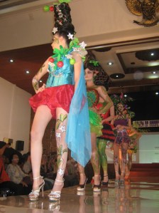 Rias Fantasi hasil karya mahasiswa Tata Rias semester V