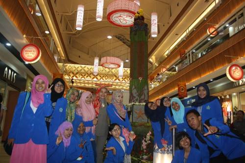 replika tugu muda hasil karya mahasiswa boga smt 1