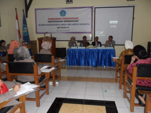 Workshop Kurikulum "Revitalisasi Kurikulum AKS Ibu Kartini menuju S1"